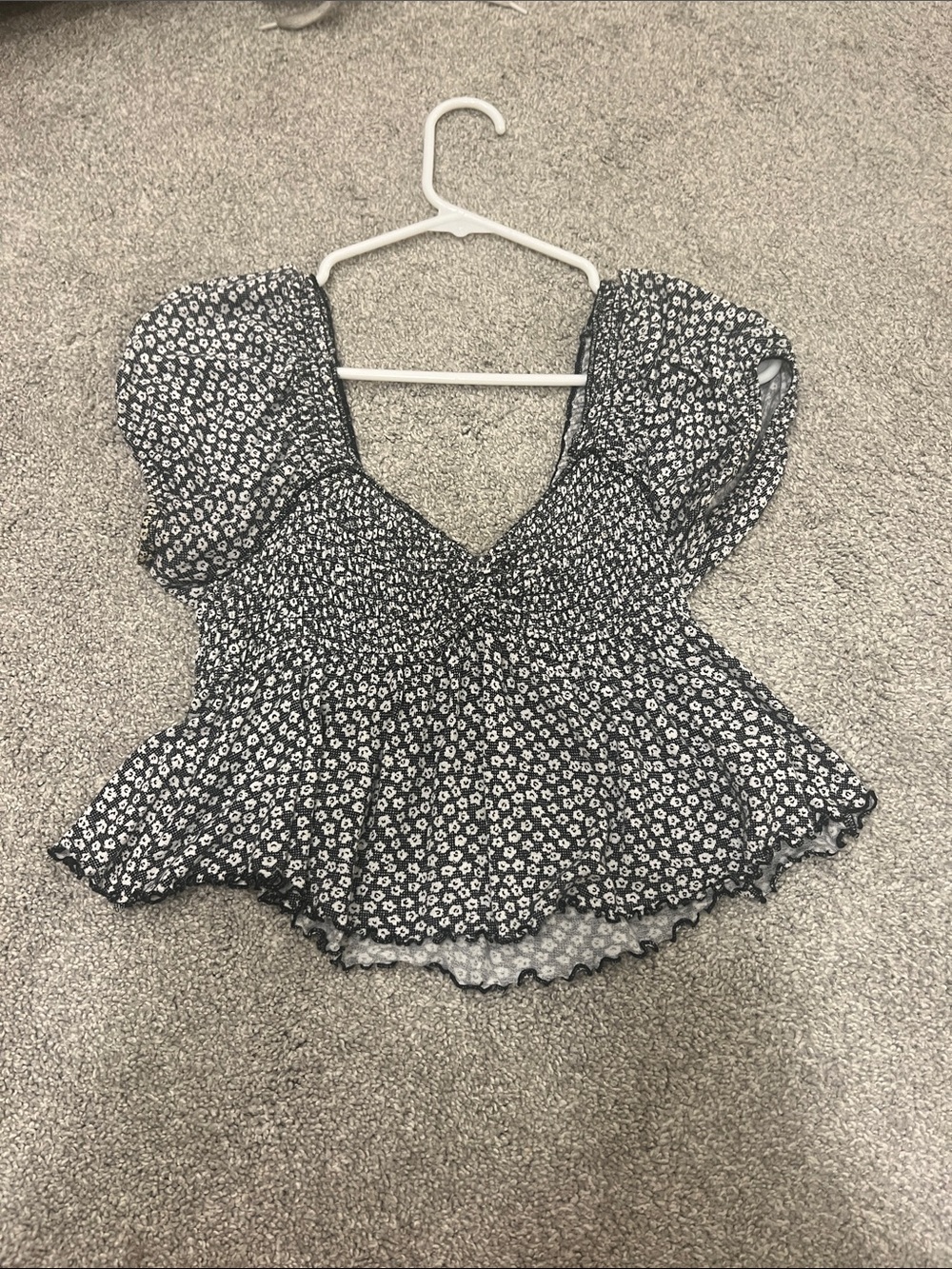 Urban Outfitters Black Floral Smocked V-Neck Puff Sleeve Peplum Top